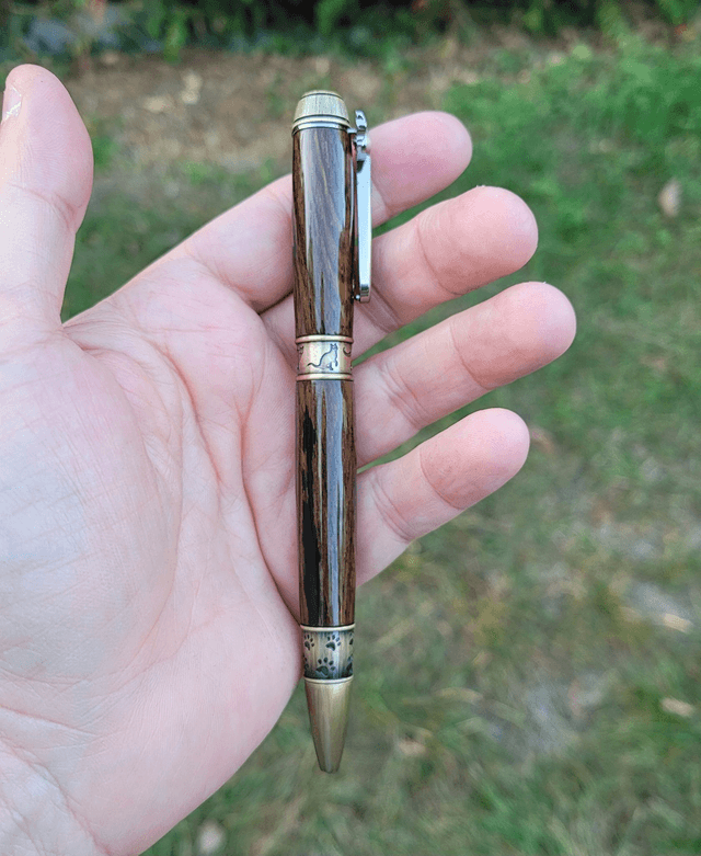 Stylo Kitten bronze en ziricote