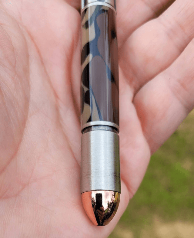 Stylo Revolver en résine camouflage avec mallette
