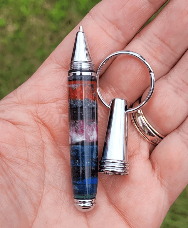 Stylo porte clef chromé en résine galaxie