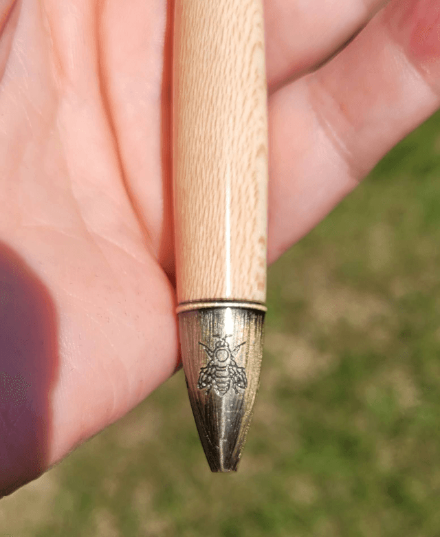 Stylo Maya l'abeille en platane