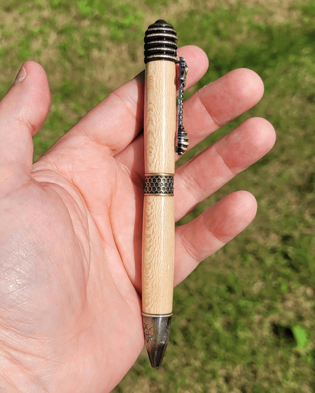 Stylo Maya l'abeille en platane