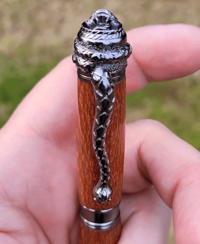 Stylo Serpent en résine louro faïa
