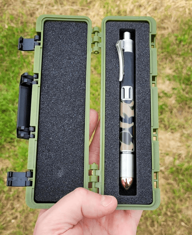 Stylo Revolver en résine camouflage avec mallette