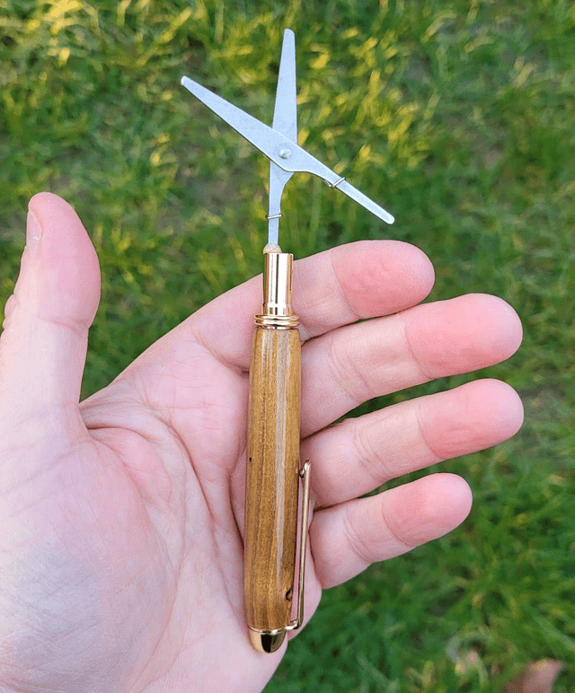 Mini Ciseau doré en sumac