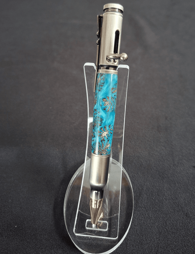 Stylo Colt acier brossé en résine bleue avec cônes d&#039;aulne